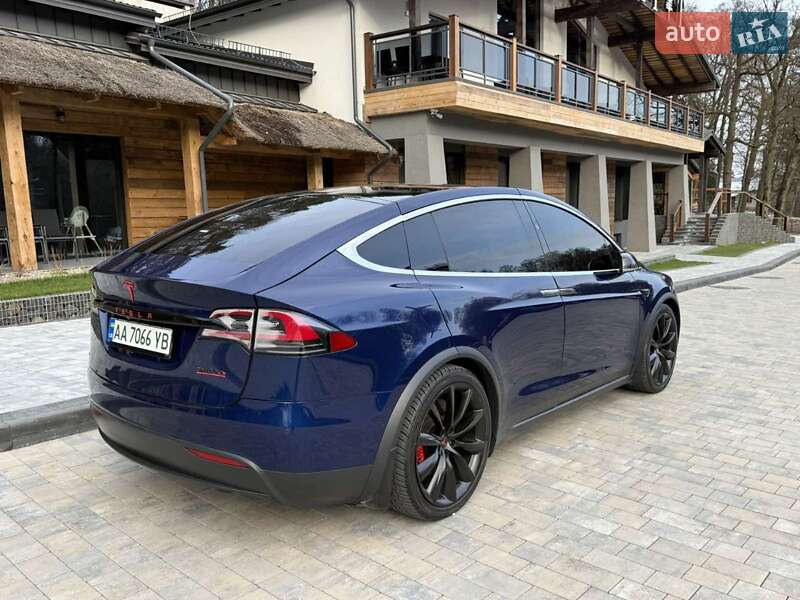 Tesla Model x (2016)
