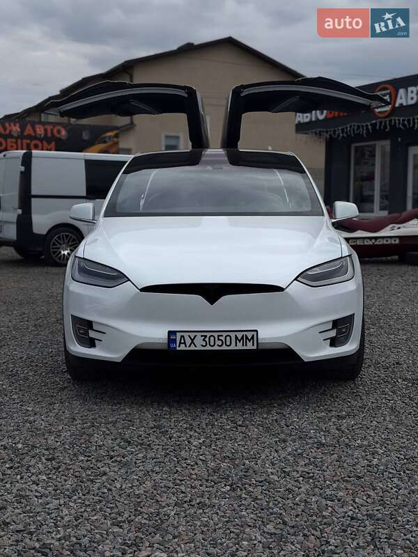 Tesla Model x (2015)
