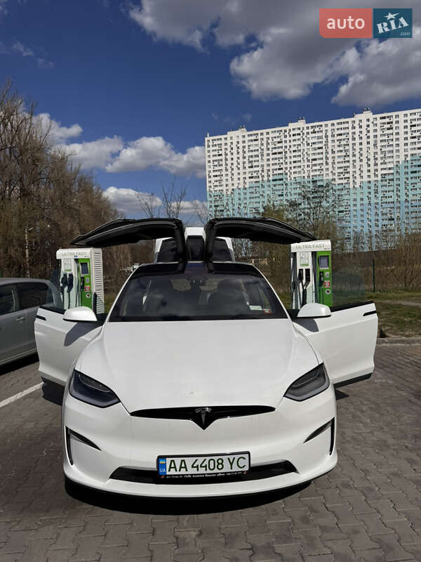 Tesla Model x (2023)