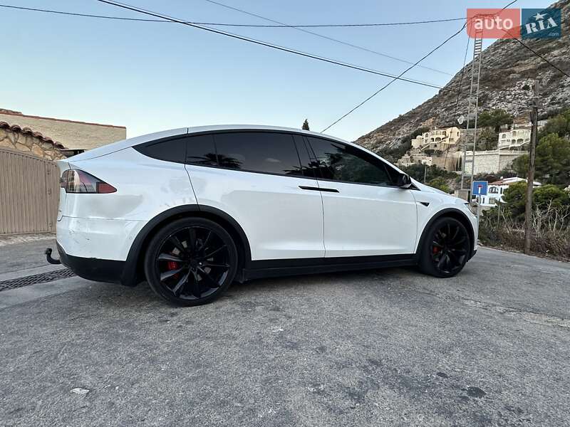 Tesla Model x (2016)