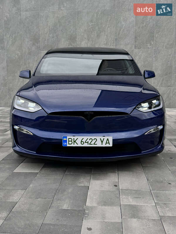 Tesla Model x (2024)