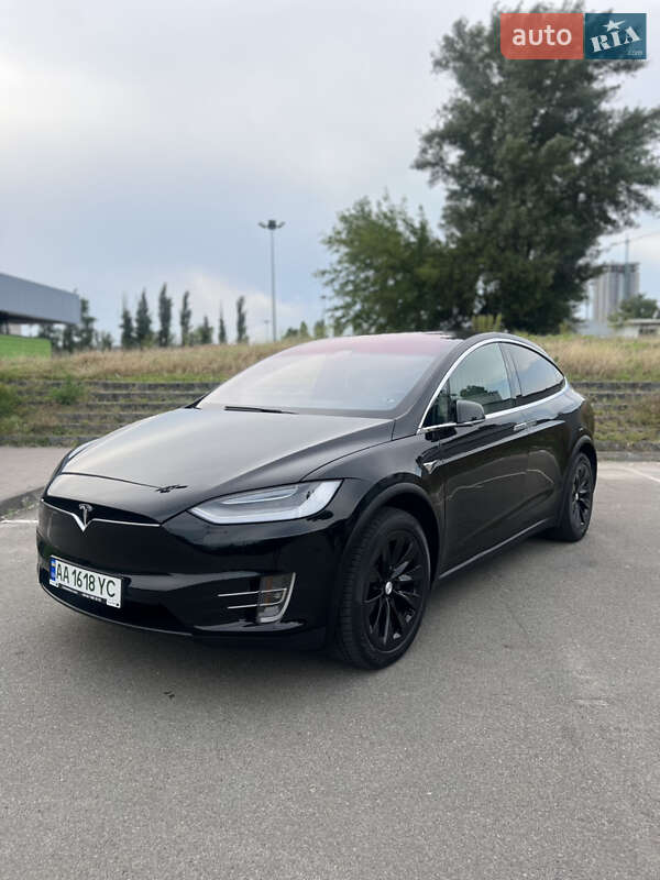 Tesla Model x (2020)