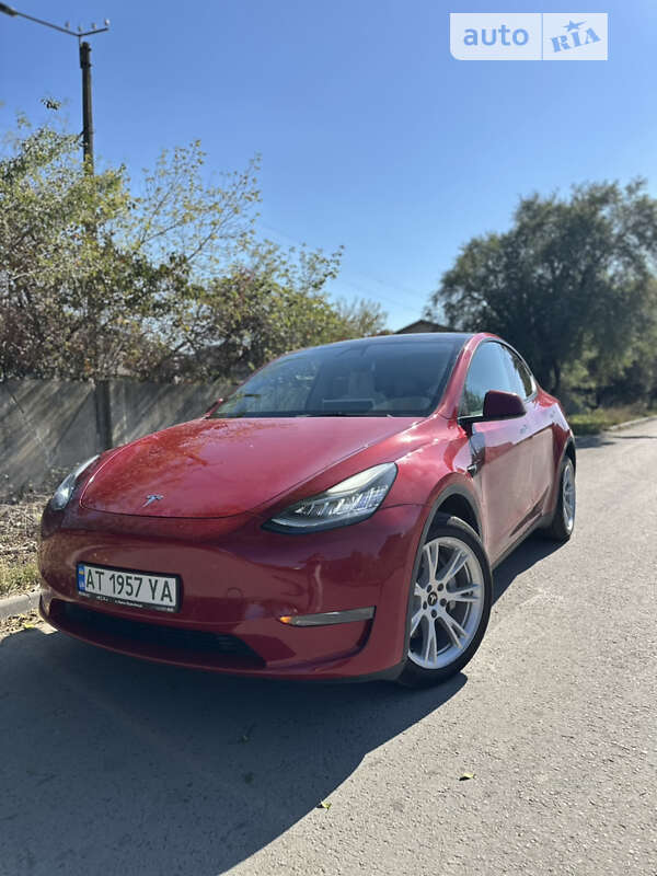 Tesla Model y (2022)
