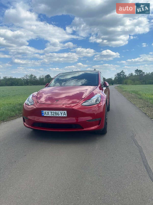 Tesla Model y (2022)