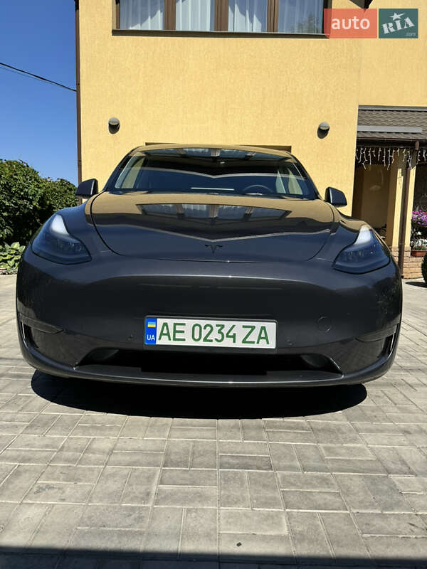 Tesla Model y (2022)