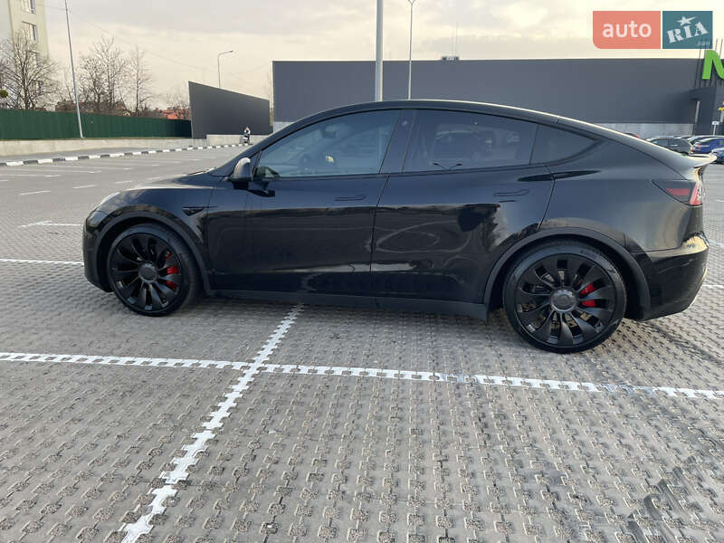 Tesla Model y (2022)
