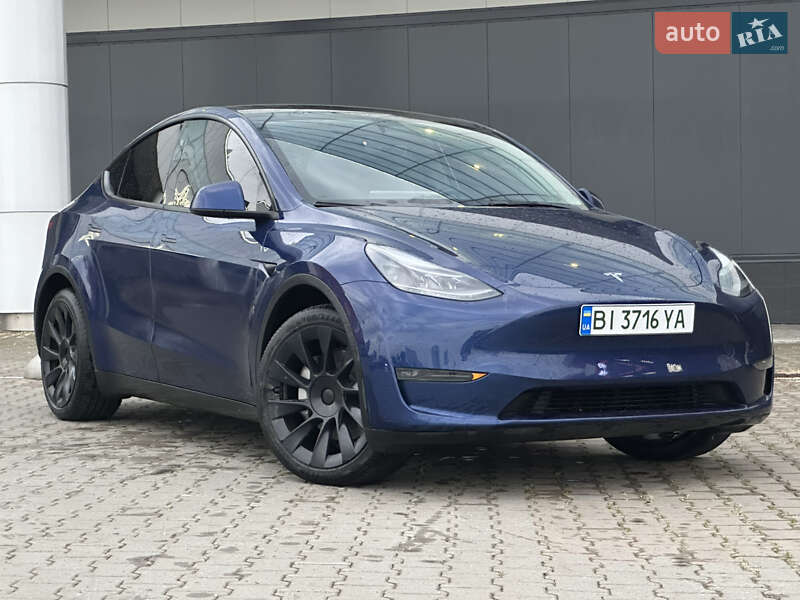 Tesla Model y (2023)