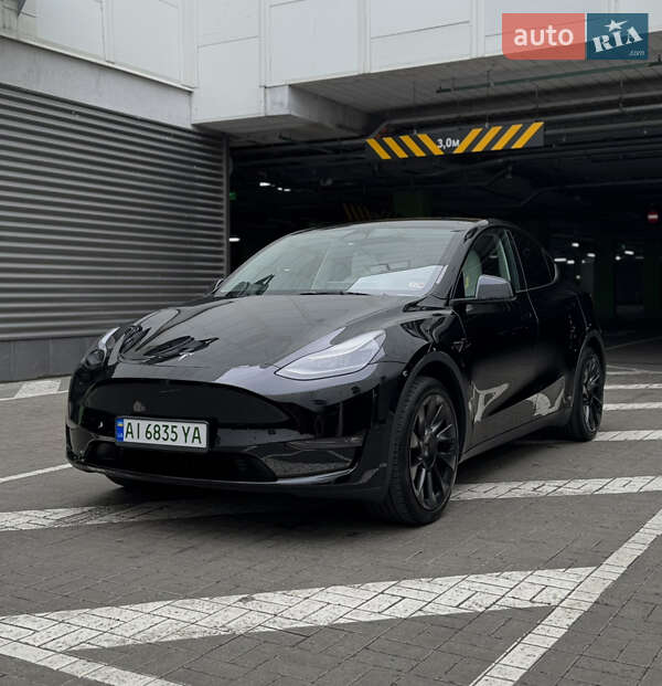 Tesla Model y (2023)