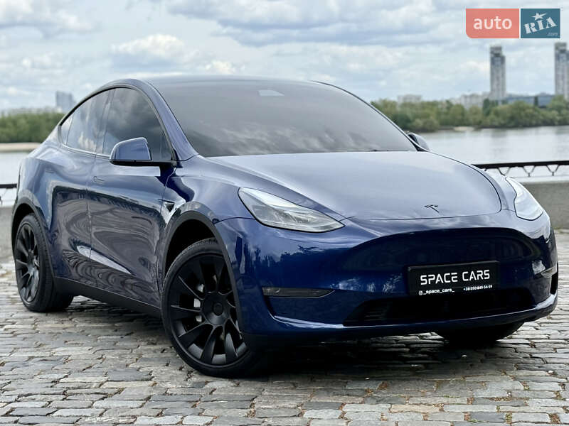 Tesla Model y (2023)