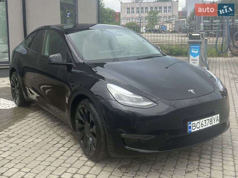 Tesla Model y (2022)