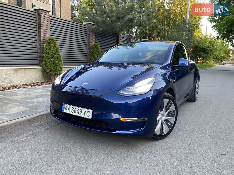 Tesla Model y (2022)