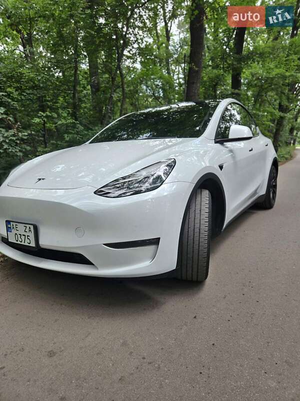 Tesla Model y (2022)