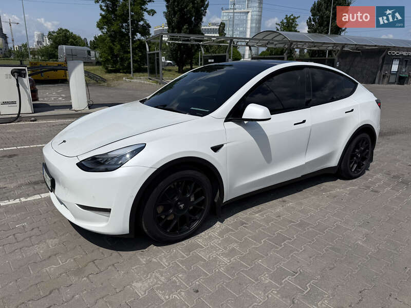 Tesla Model y (2021)