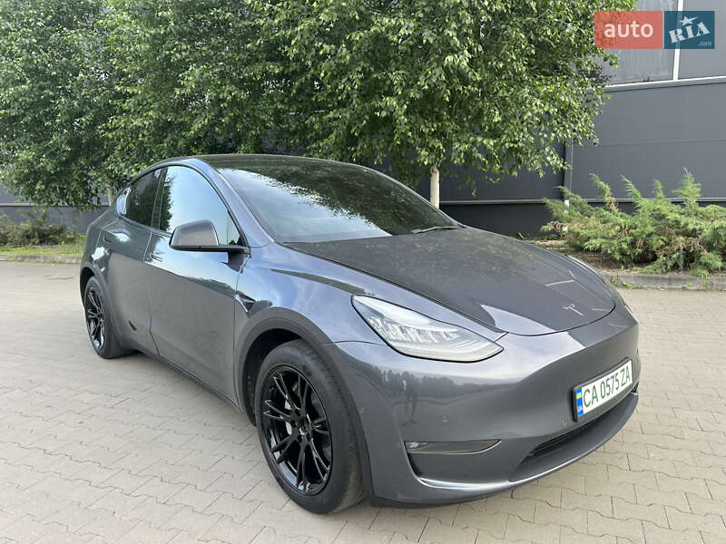 Tesla Model y (2021)