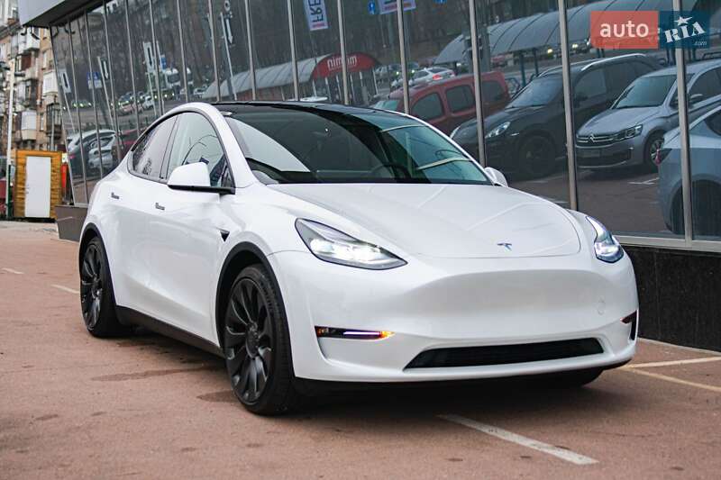 Tesla Model y (2022)