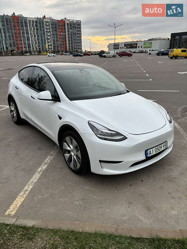 Tesla Model y (2020)