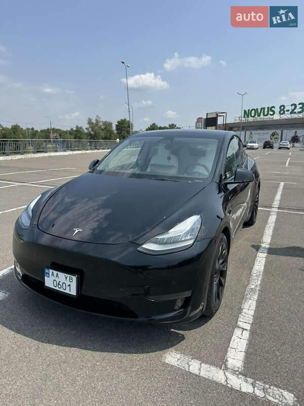 Tesla Model y (2021)
