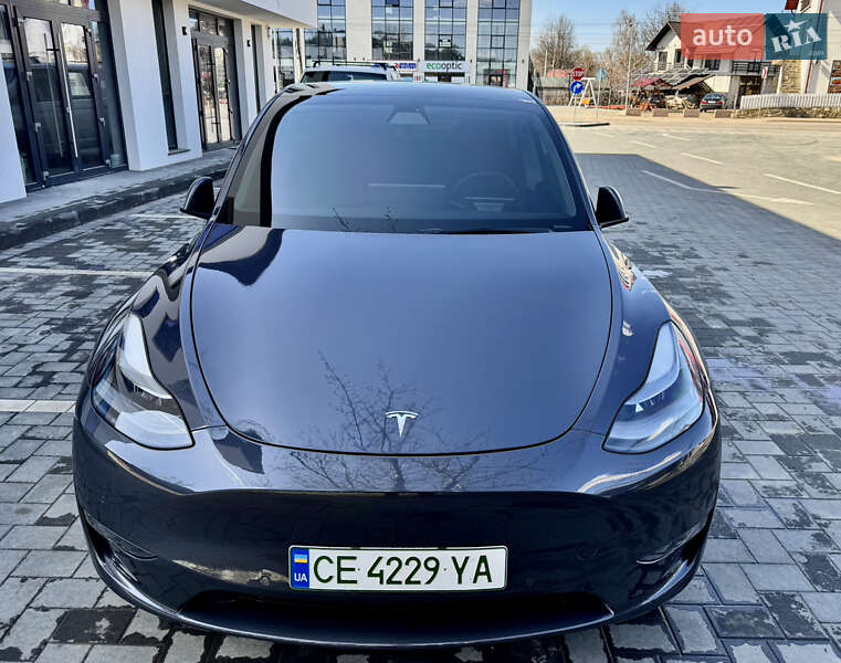Tesla Model y (2021)