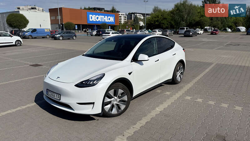 Tesla Model y (2021)
