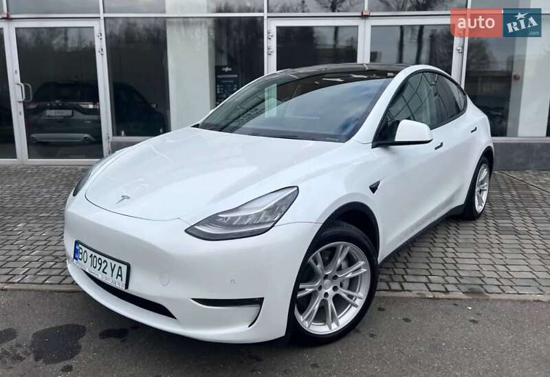 Tesla Model y (2020)
