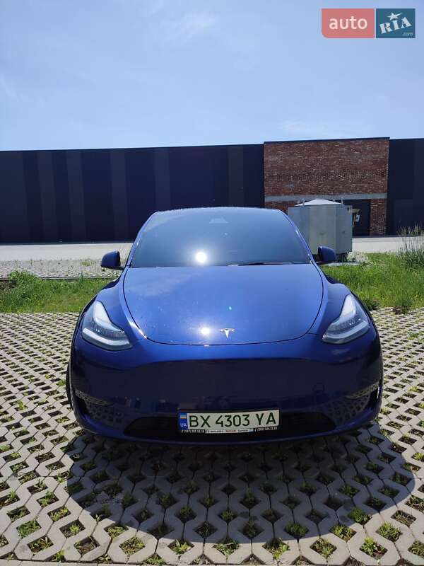 Tesla Model y (2021)