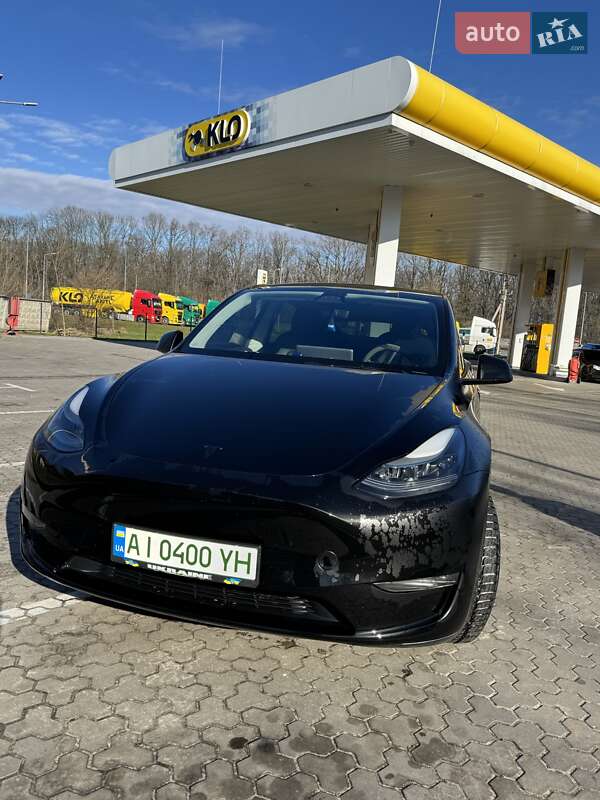 Tesla Model y (2023)