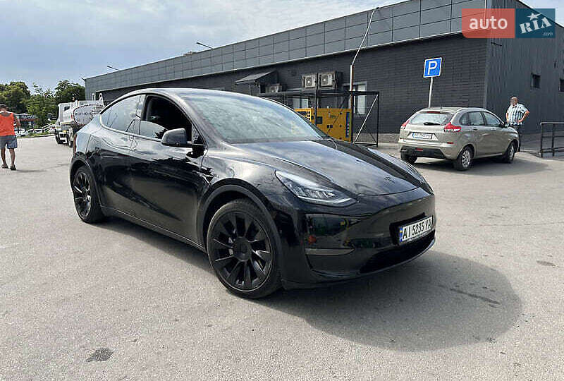 Tesla Model y (2020)