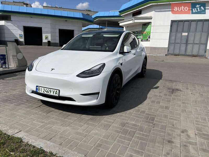 Tesla Model y (2020)