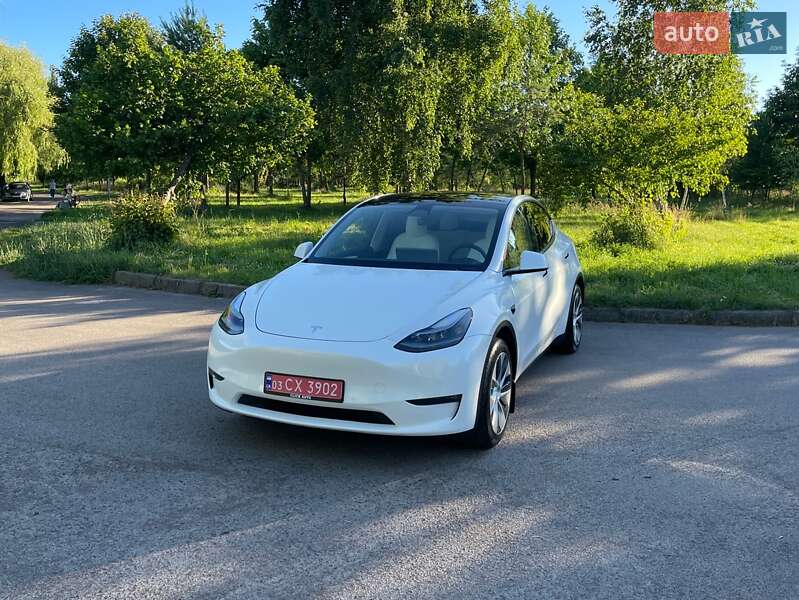 Tesla Model y (2022)