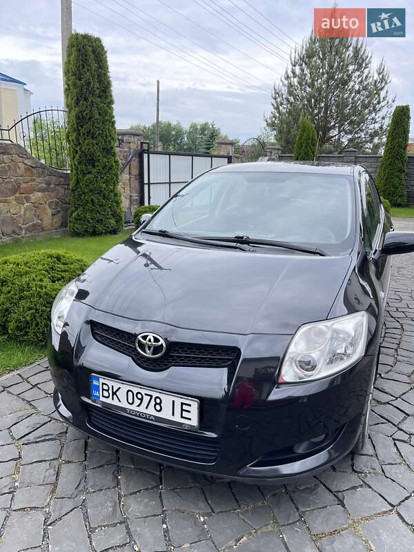 Toyota Auris (2008)