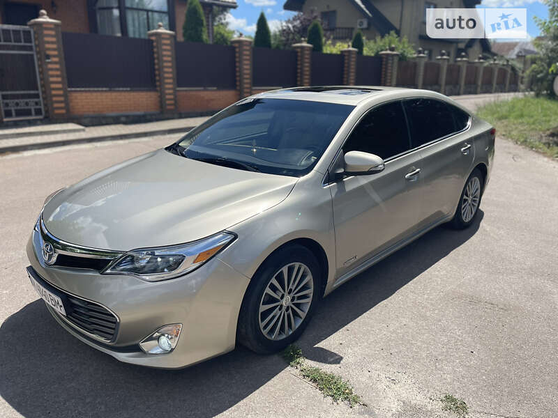 Toyota Avalon hybrid limited (2015)