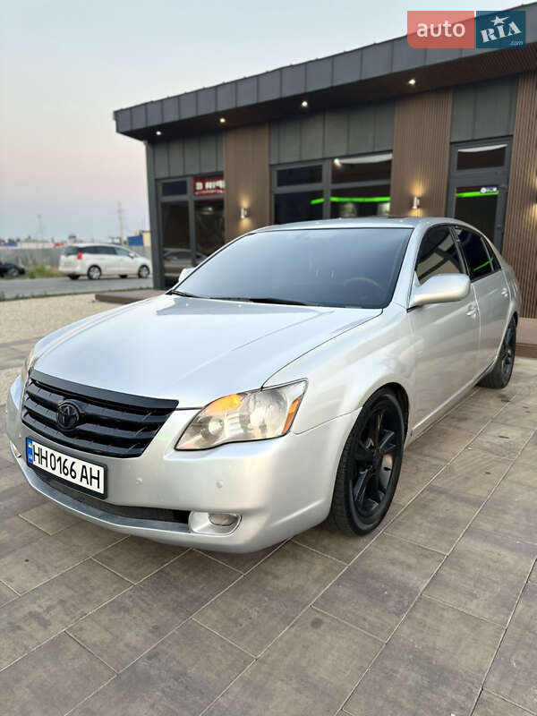 Toyota Avalon (2005)