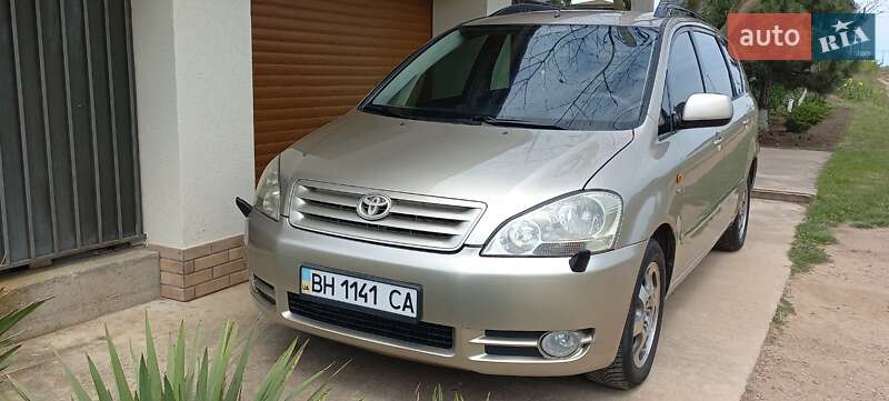 Toyota Avensis verso (2003)