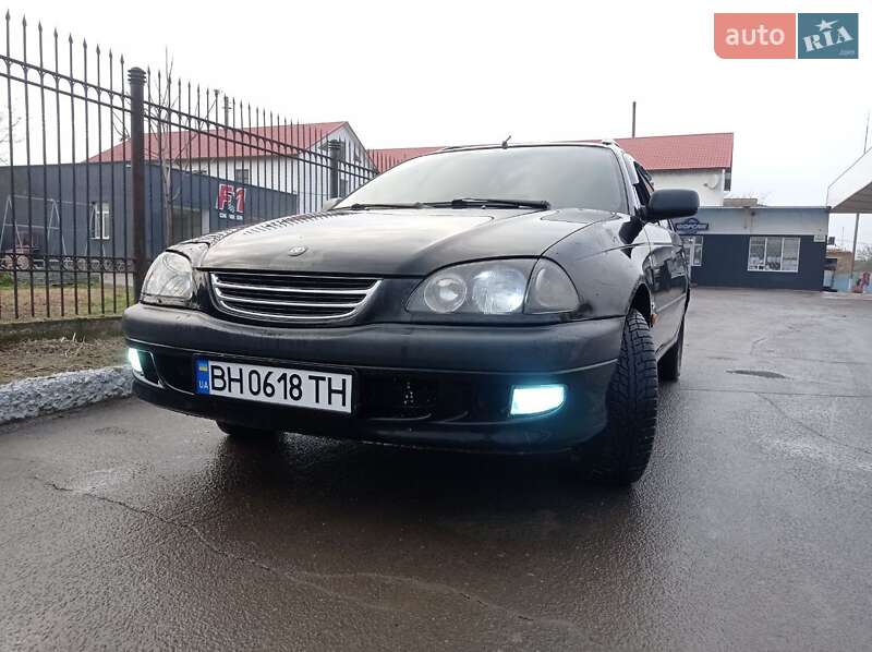 Toyota Avensis (1998)