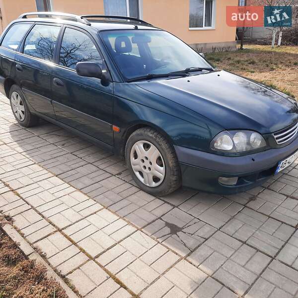 Toyota Avensis (1999)