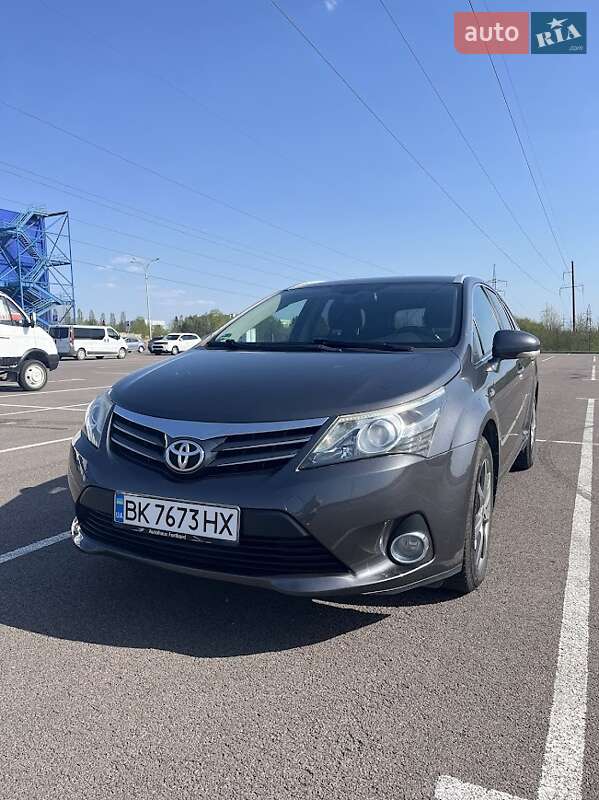 Toyota Avensis (2012)