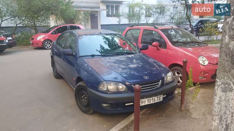Toyota Avensis (2000)
