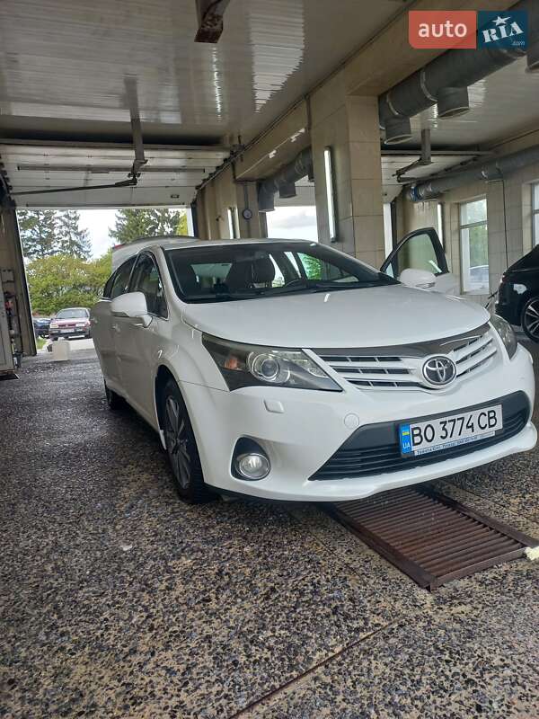 Toyota Avensis (2012)