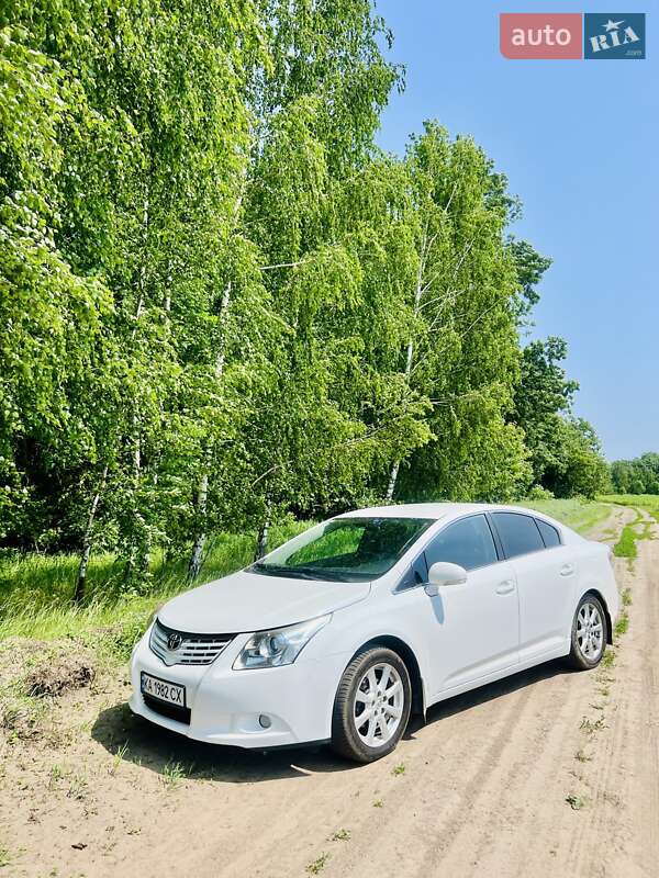 Toyota Avensis (2011)
