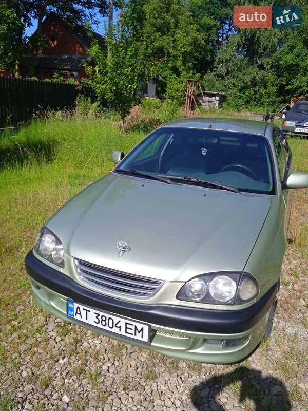 Toyota Avensis (1999)