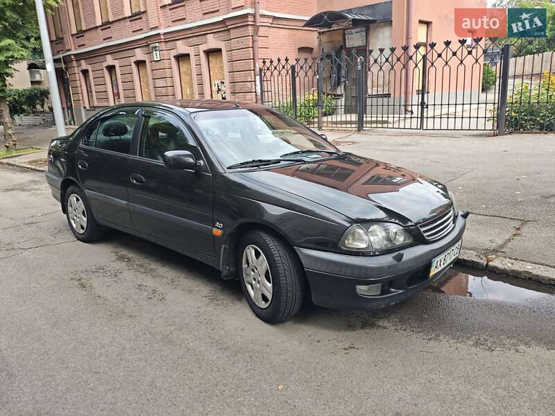 Toyota Avensis (1998)