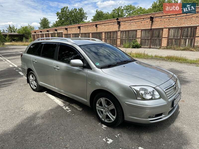 Toyota Avensis (2003)