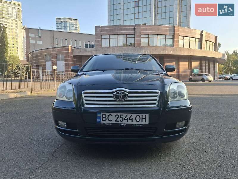 Toyota Avensis (2004)