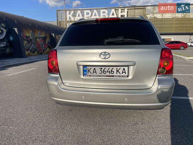 Toyota Avensis (2005)