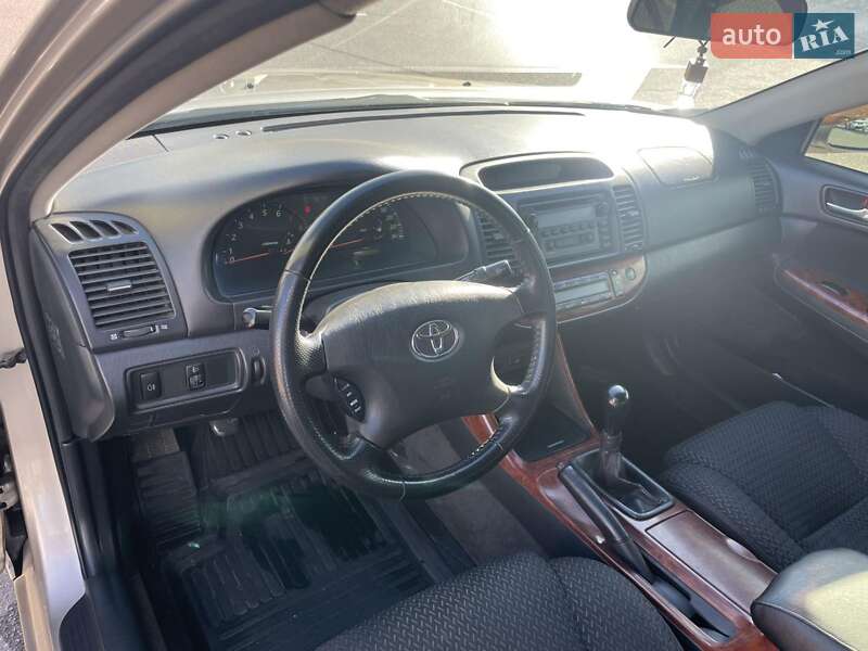 Toyota Camry (2002)