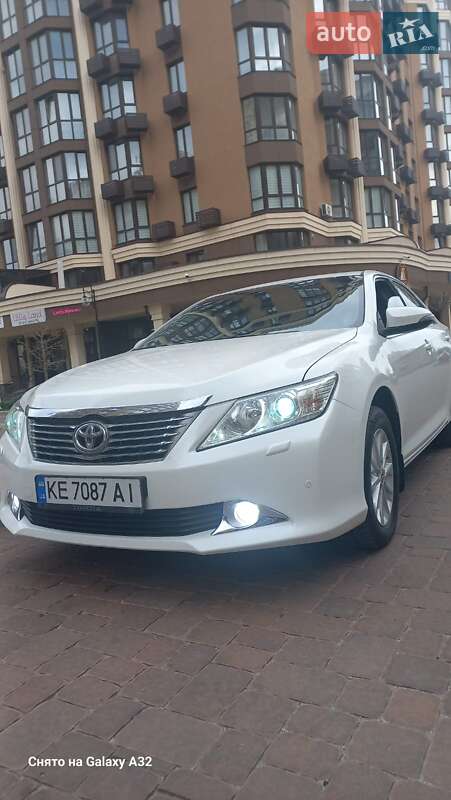 Toyota Camry (2014)