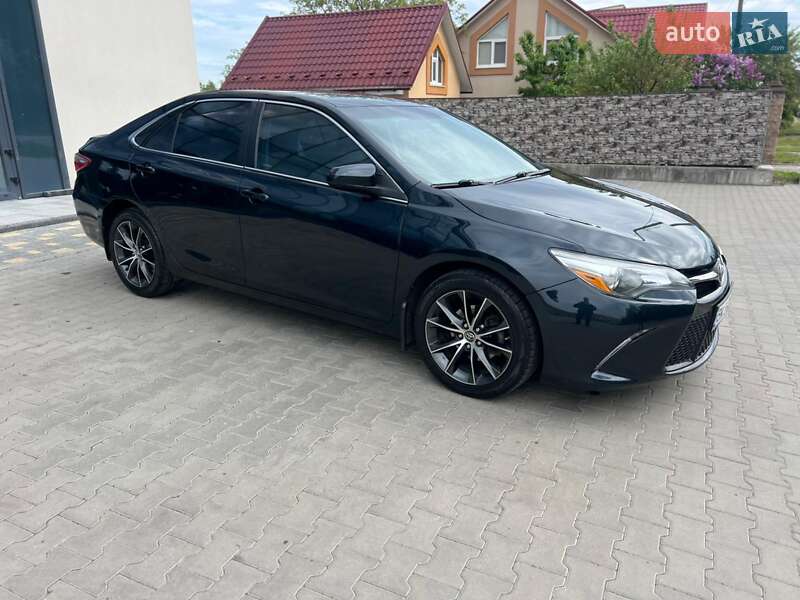 Toyota Camry (2014)