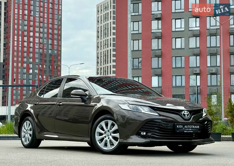 Toyota Camry (2019)