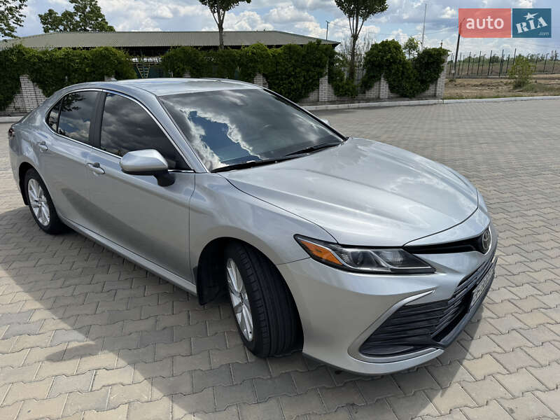 Toyota Camry (2021)