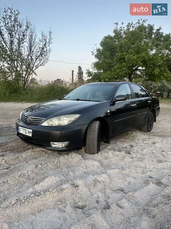 Toyota Camry (2005)